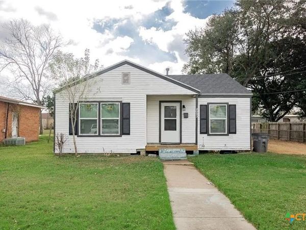 2003 Woodlawn Street, Victoria, TX 77901