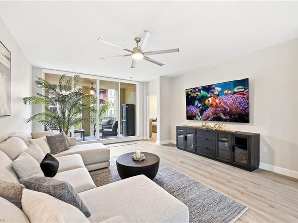 401 Bayfront PL, Unit 3307, NAPLES, FL 34102