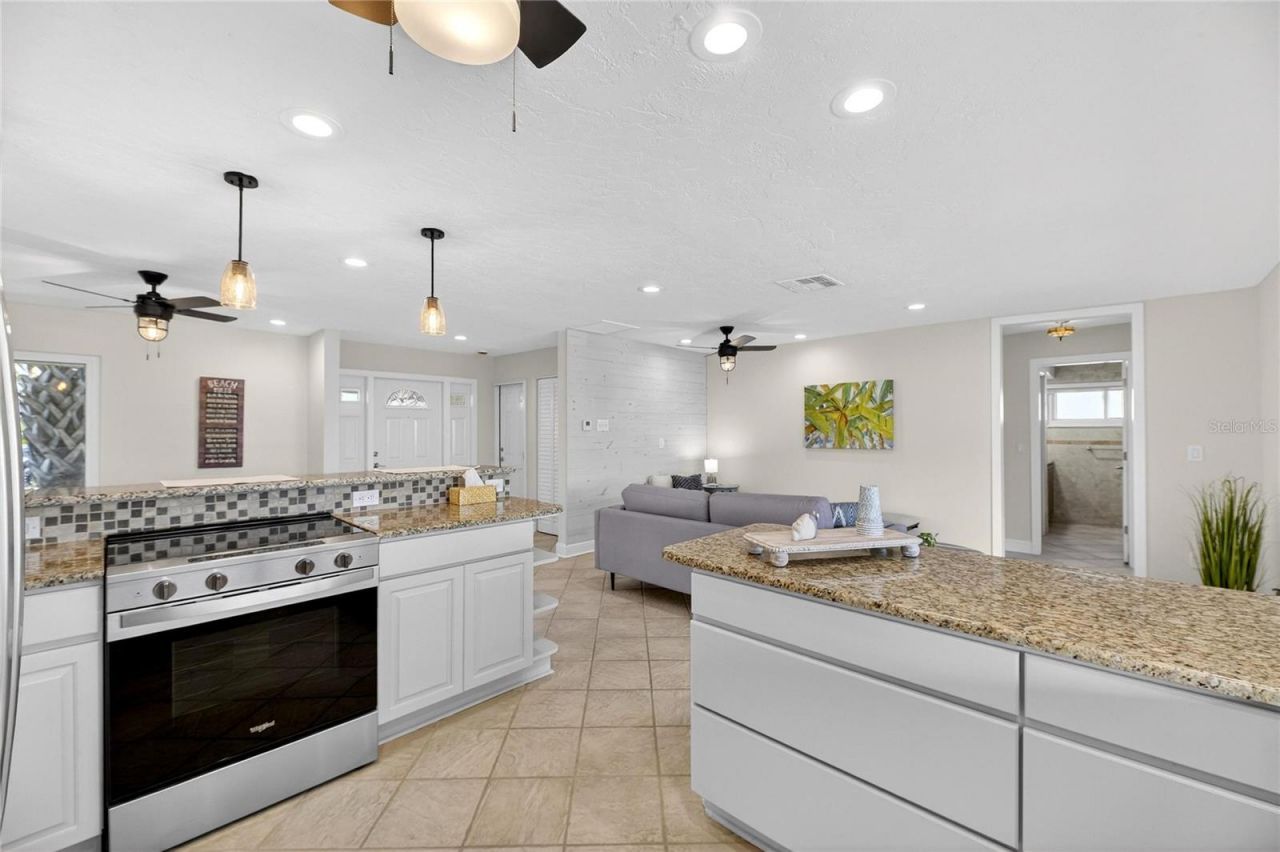 6307 Cottonwood Lane, Apollo Beach, FL 33572 Photo