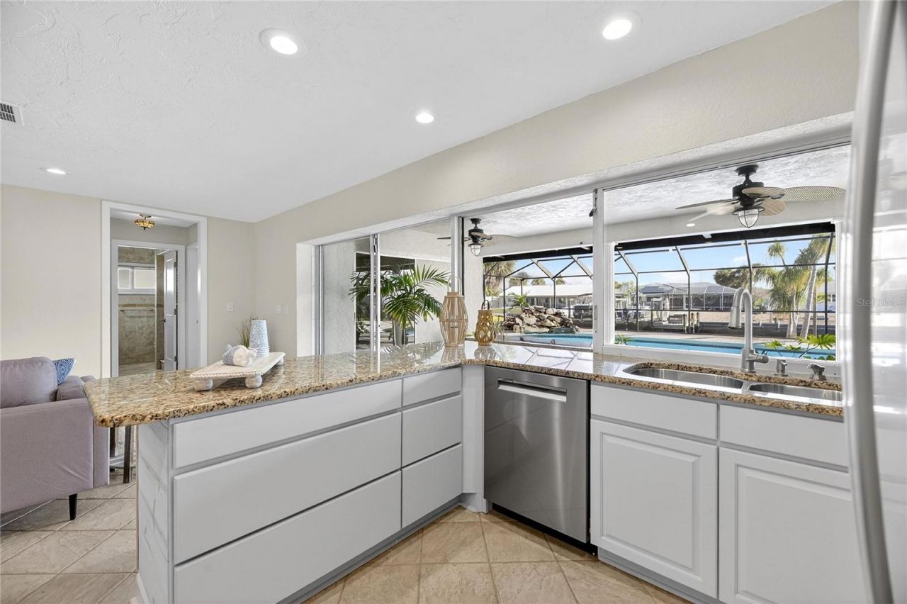 6307 Cottonwood Lane, Apollo Beach, FL 33572 Photo