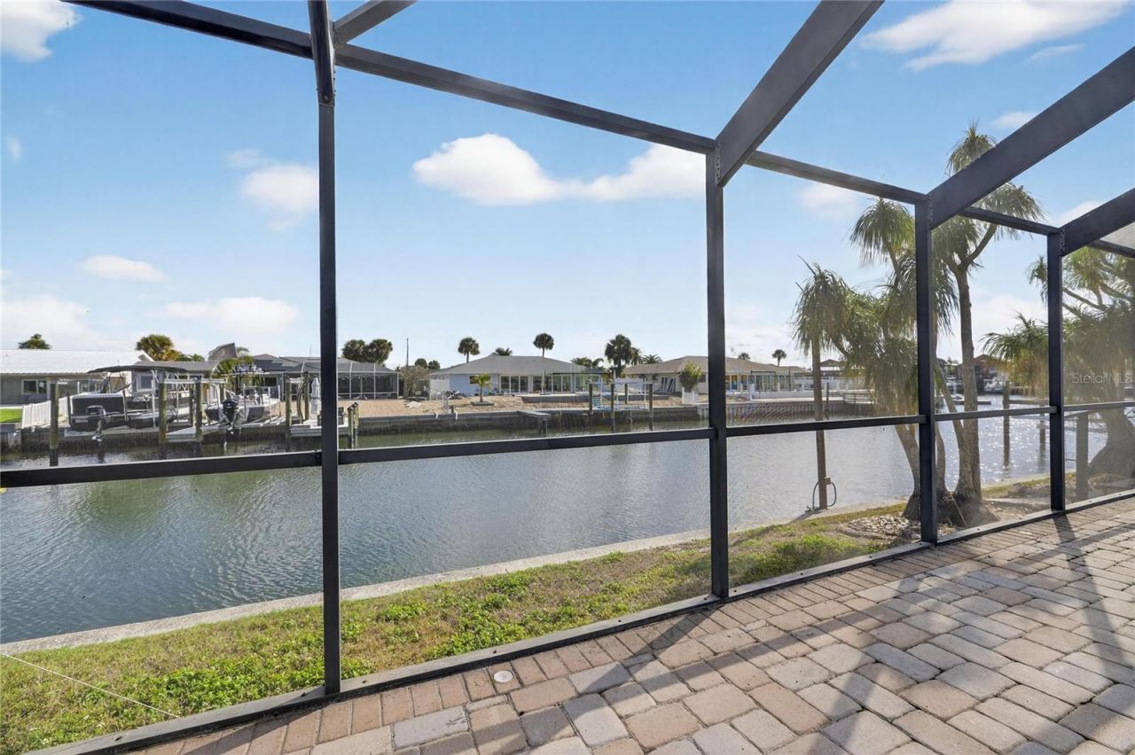 6307 Cottonwood Lane, Apollo Beach, FL 33572 Photo