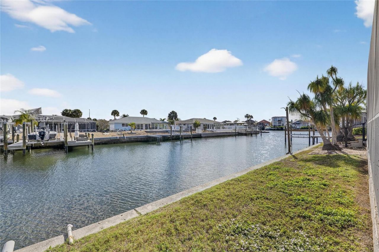 6307 Cottonwood Lane, Apollo Beach, FL 33572 Photo