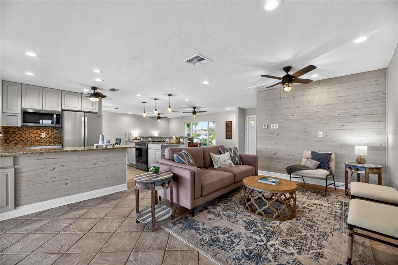 6307 Cottonwood Lane, Apollo Beach, FL 33572 Photo
