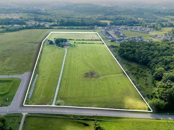 6286 Cox Rd, Arrington, TN 37014