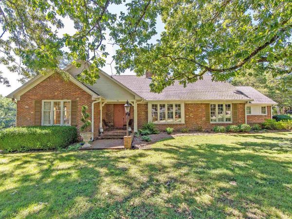 70 YEISER DR, Savannah, TN 38372