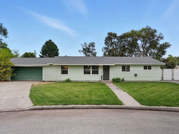 908 N Ravalli Ct, Spokane Valley, WA 99037