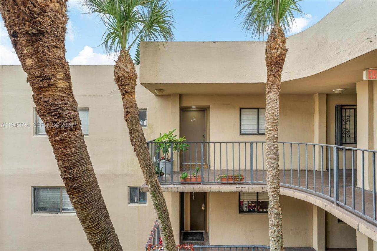 8635 NW 8th St, Unit 413, Miami, FL 33126 Photo