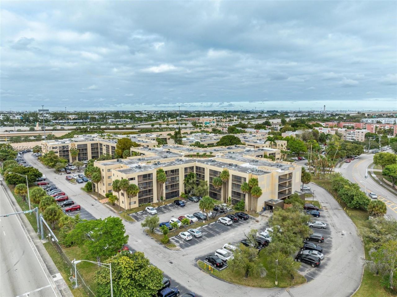 8635 NW 8th St, Unit 413, Miami, FL 33126 Photo