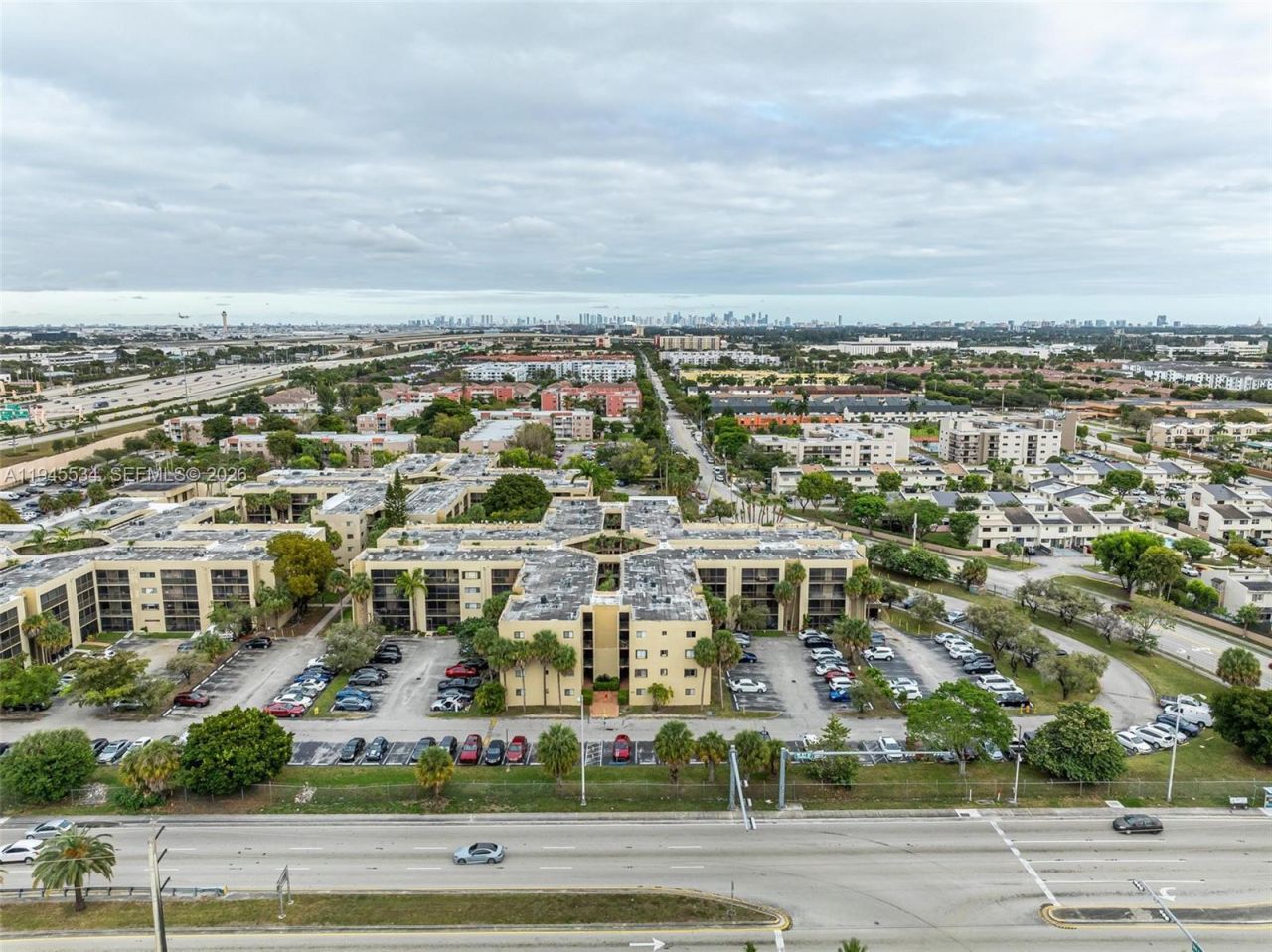 8635 NW 8th St, Unit 413, Miami, FL 33126 Photo