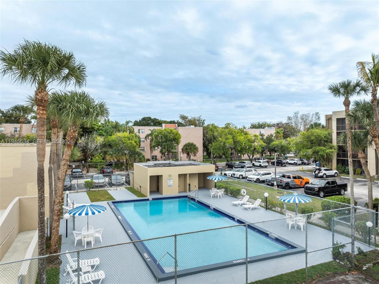 8635 NW 8th St, Unit 413, Miami, FL 33126 Photo