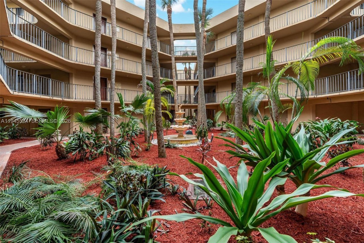 8635 NW 8th St, Unit 413, Miami, FL 33126 Photo