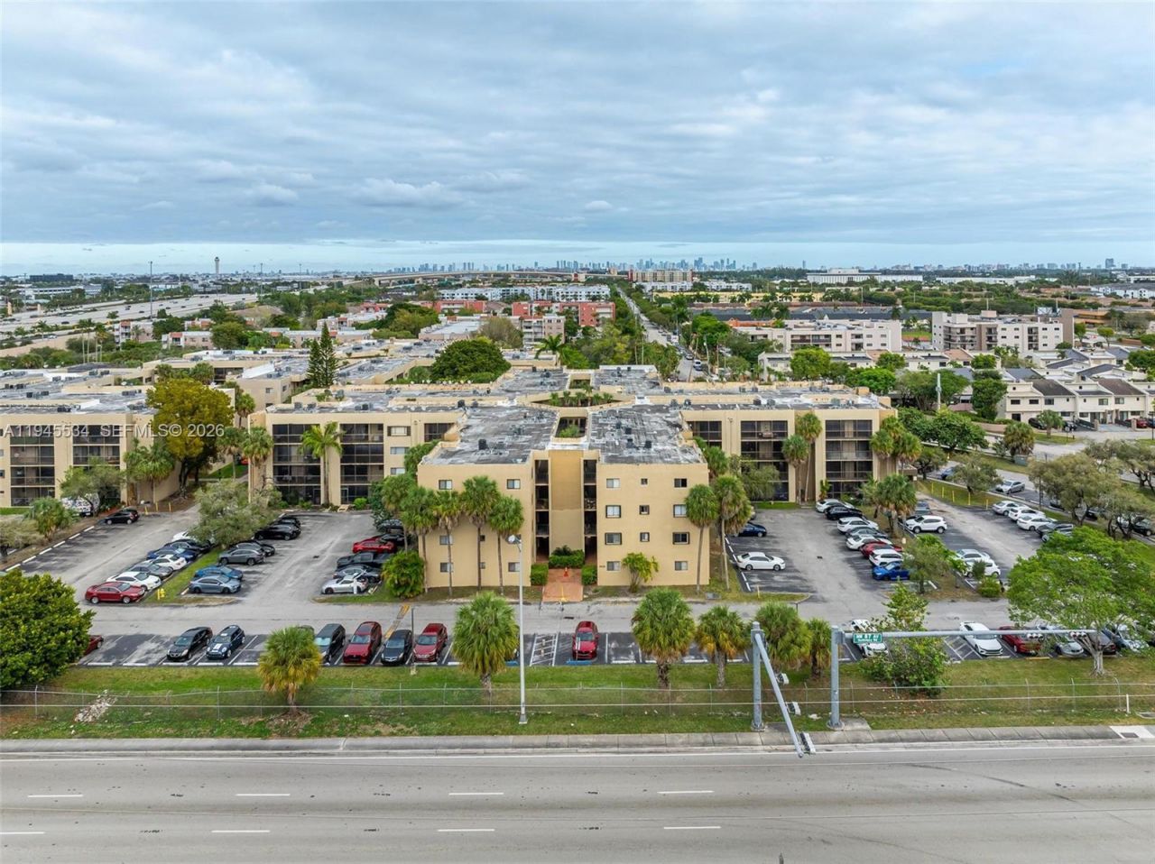 8635 NW 8th St, Unit 413, Miami, FL 33126 Photo