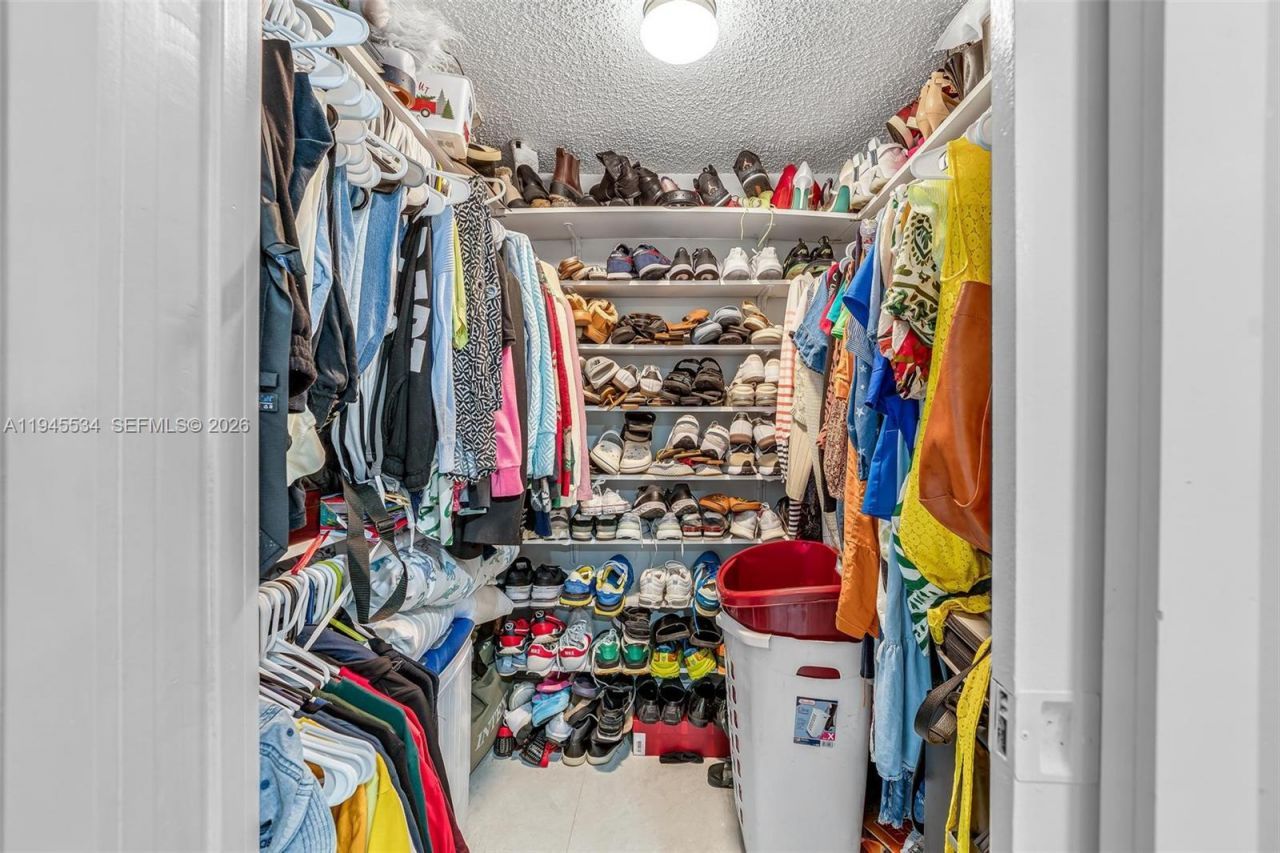 8635 NW 8th St, Unit 413, Miami, FL 33126 Photo