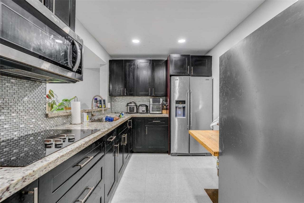 8635 NW 8th St, Unit 413, Miami, FL 33126 Photo