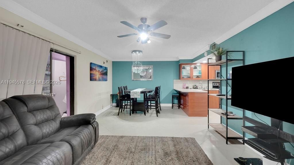 6 Spinning Wheel Ln, Tamarac, FL 33319 Photo