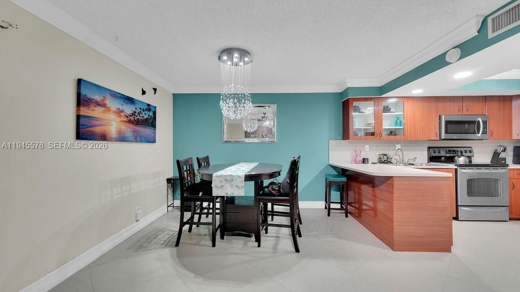 6 Spinning Wheel Ln, Tamarac, FL 33319 Photo