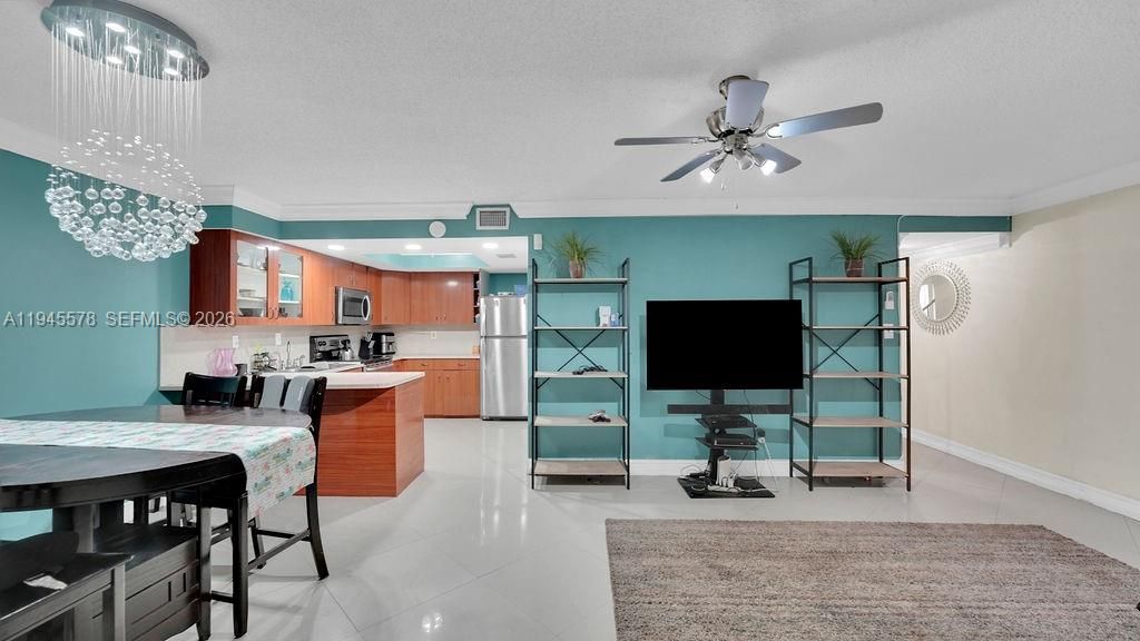 6 Spinning Wheel Ln, Tamarac, FL 33319 Photo