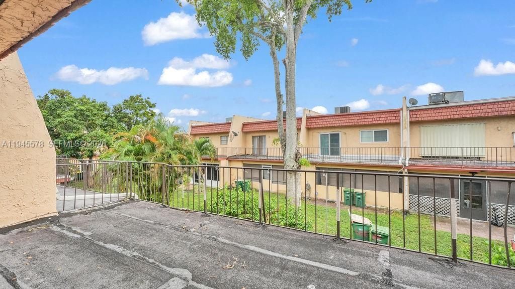 6 Spinning Wheel Ln, Tamarac, FL 33319 Photo