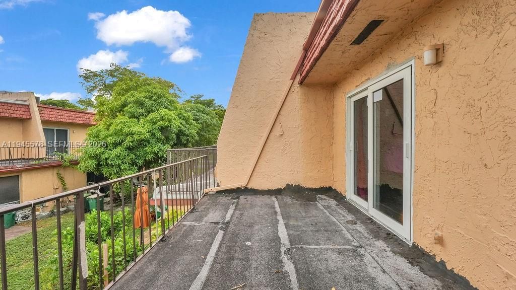 6 Spinning Wheel Ln, Tamarac, FL 33319 Photo