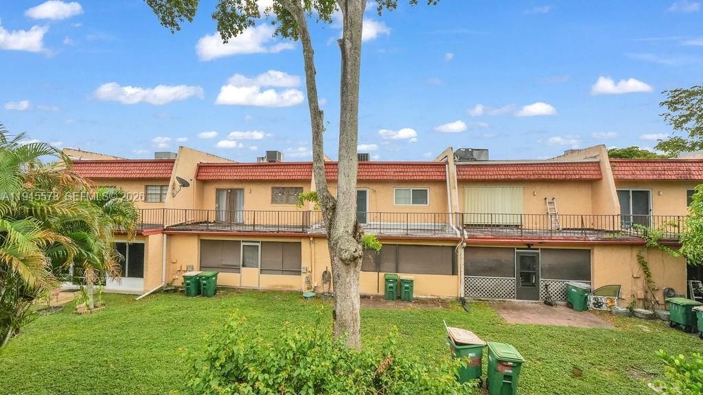 6 Spinning Wheel Ln, Tamarac, FL 33319 Photo