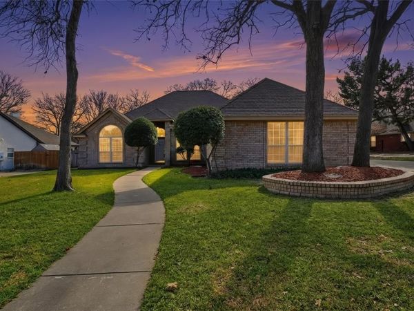 1312 Crows Nest Court, Azle, TX 76020