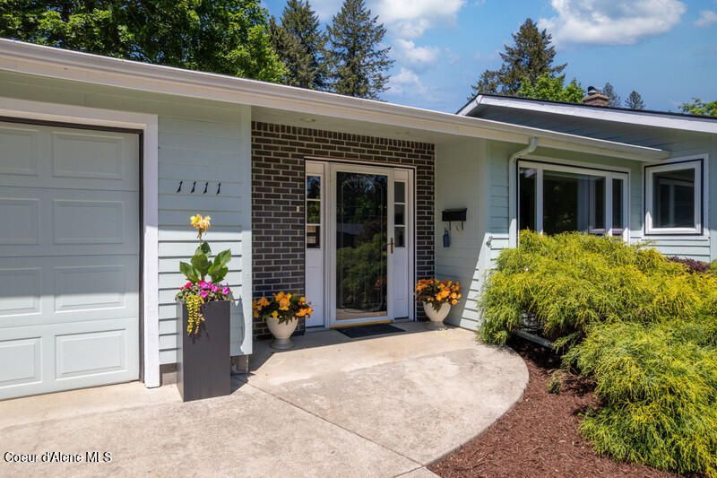 1111 E Mountain Ave, Coeur d Alene, ID 83814 Main Photo