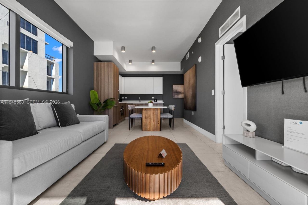 239 SW 9th St, Unit 2102, Miami, FL 33130 Photo