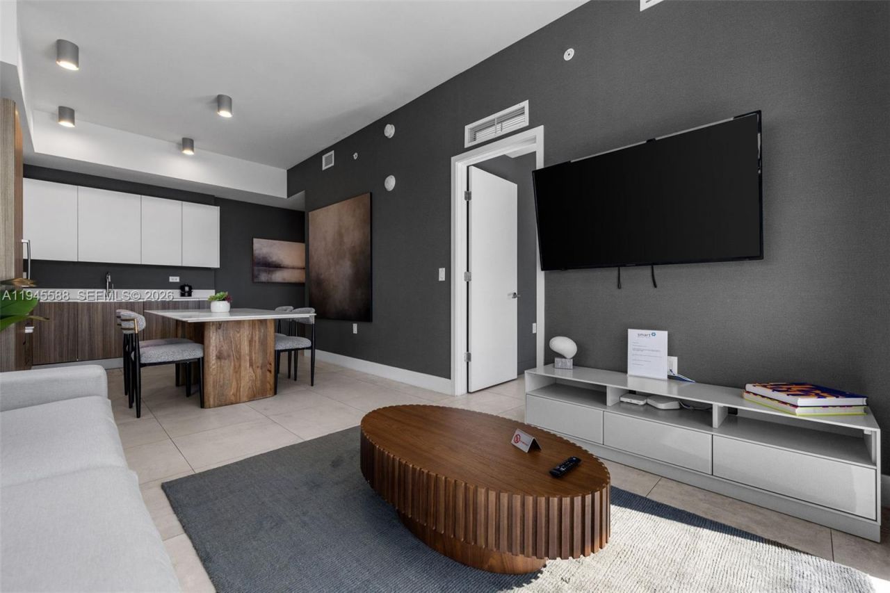 239 SW 9th St, Unit 2102, Miami, FL 33130 Photo