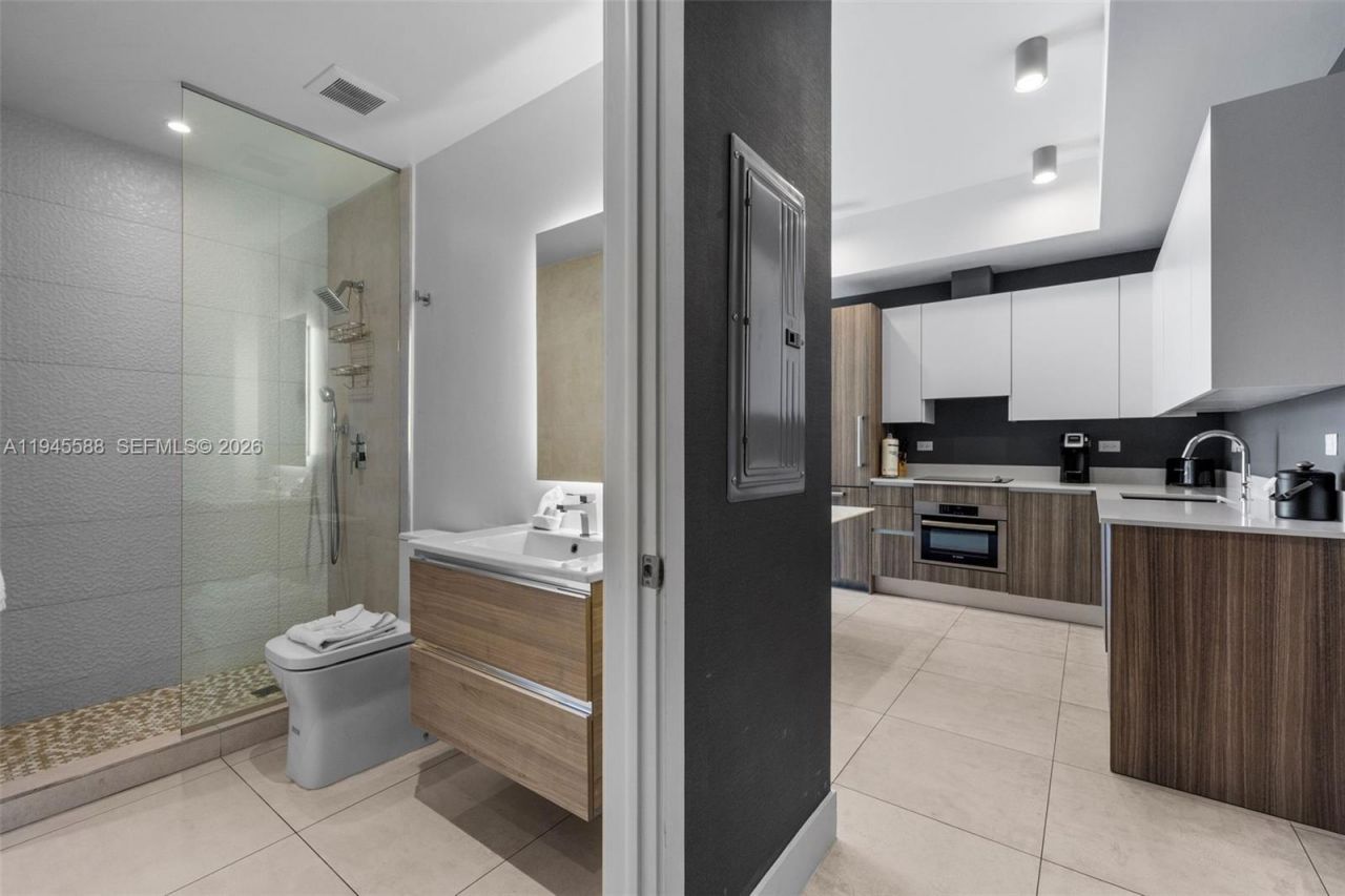 239 SW 9th St, Unit 2102, Miami, FL 33130 Photo