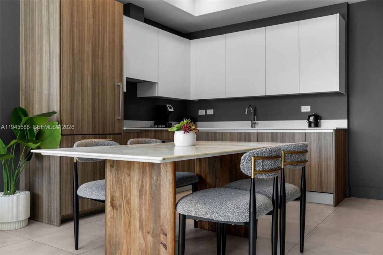 239 SW 9th St, Unit 2102, Miami, FL 33130 Photo