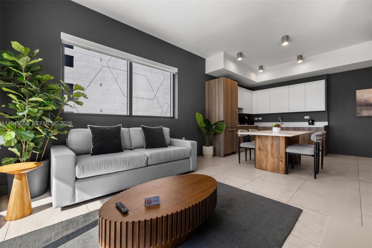 239 SW 9th St, Unit 2102, Miami, FL 33130 Photo