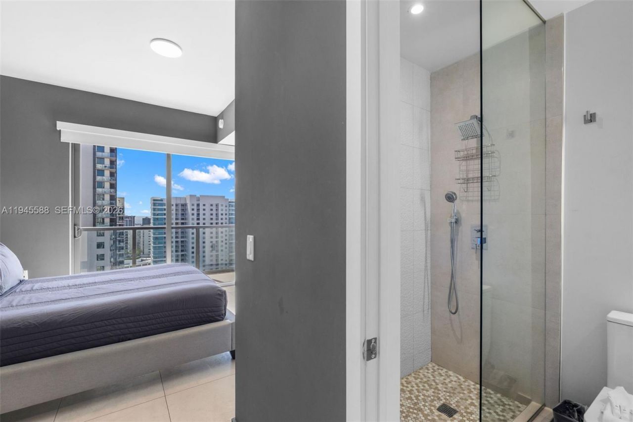 239 SW 9th St, Unit 2102, Miami, FL 33130 Photo