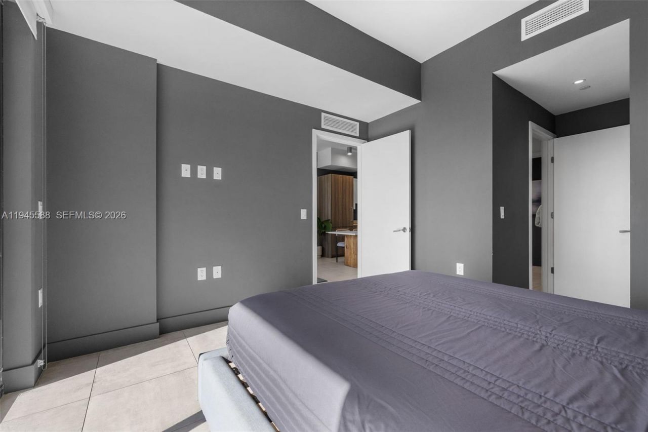 239 SW 9th St, Unit 2102, Miami, FL 33130 Photo