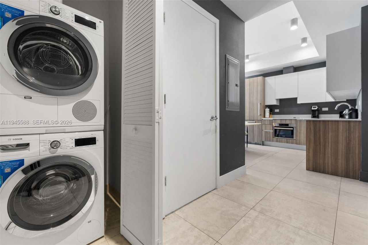 239 SW 9th St, Unit 2102, Miami, FL 33130 Photo