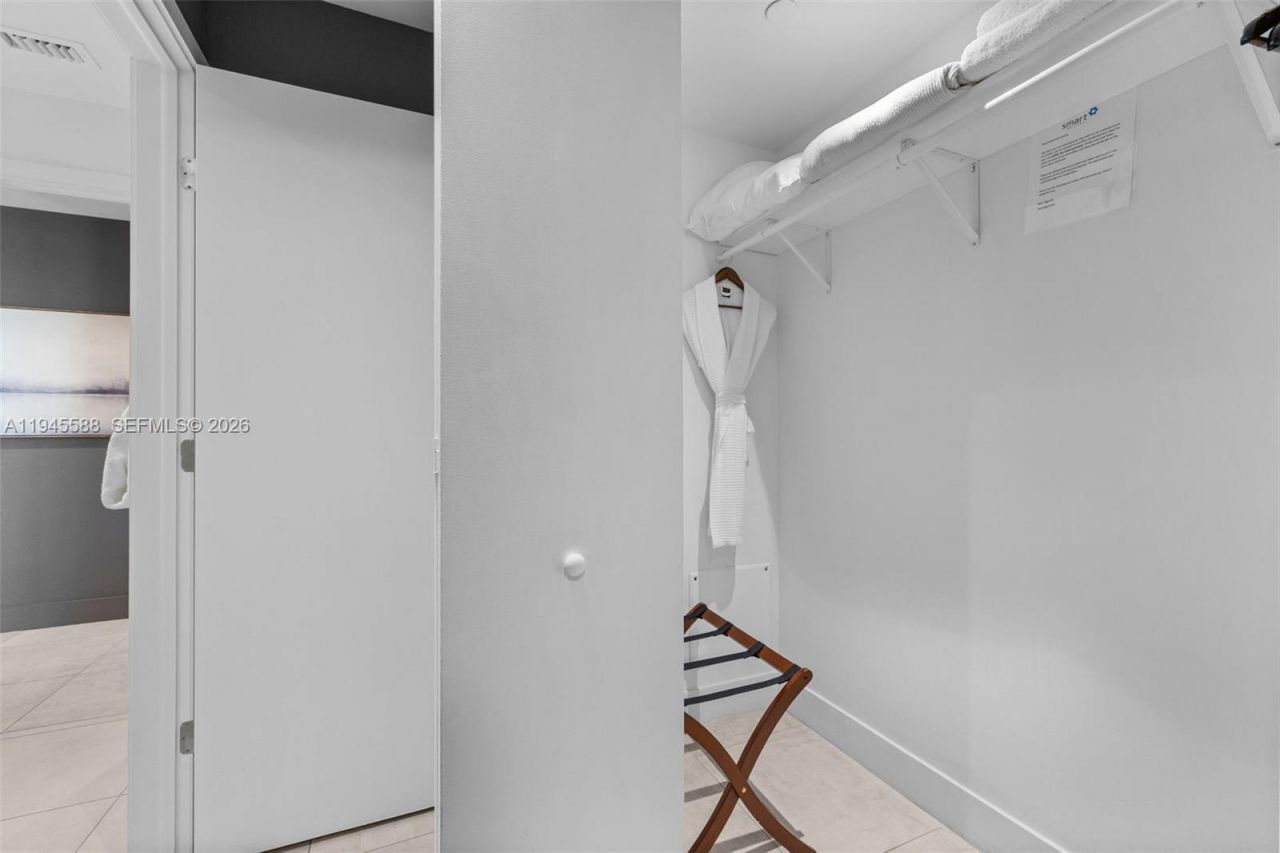 239 SW 9th St, Unit 2102, Miami, FL 33130 Photo