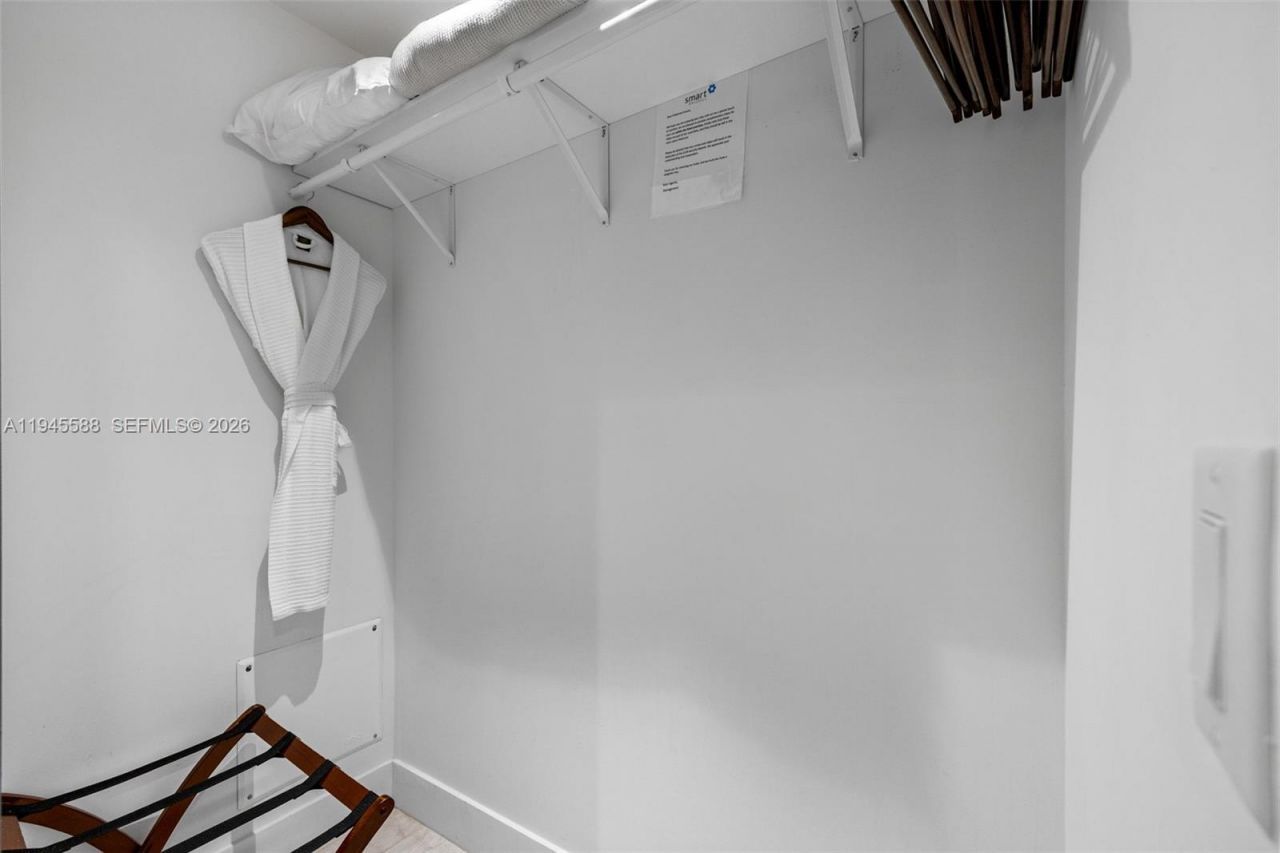 239 SW 9th St, Unit 2102, Miami, FL 33130 Photo