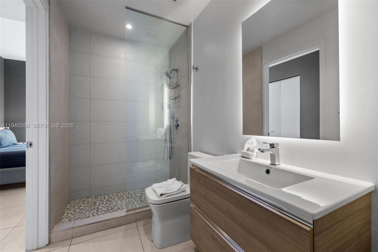 239 SW 9th St, Unit 2102, Miami, FL 33130 Photo