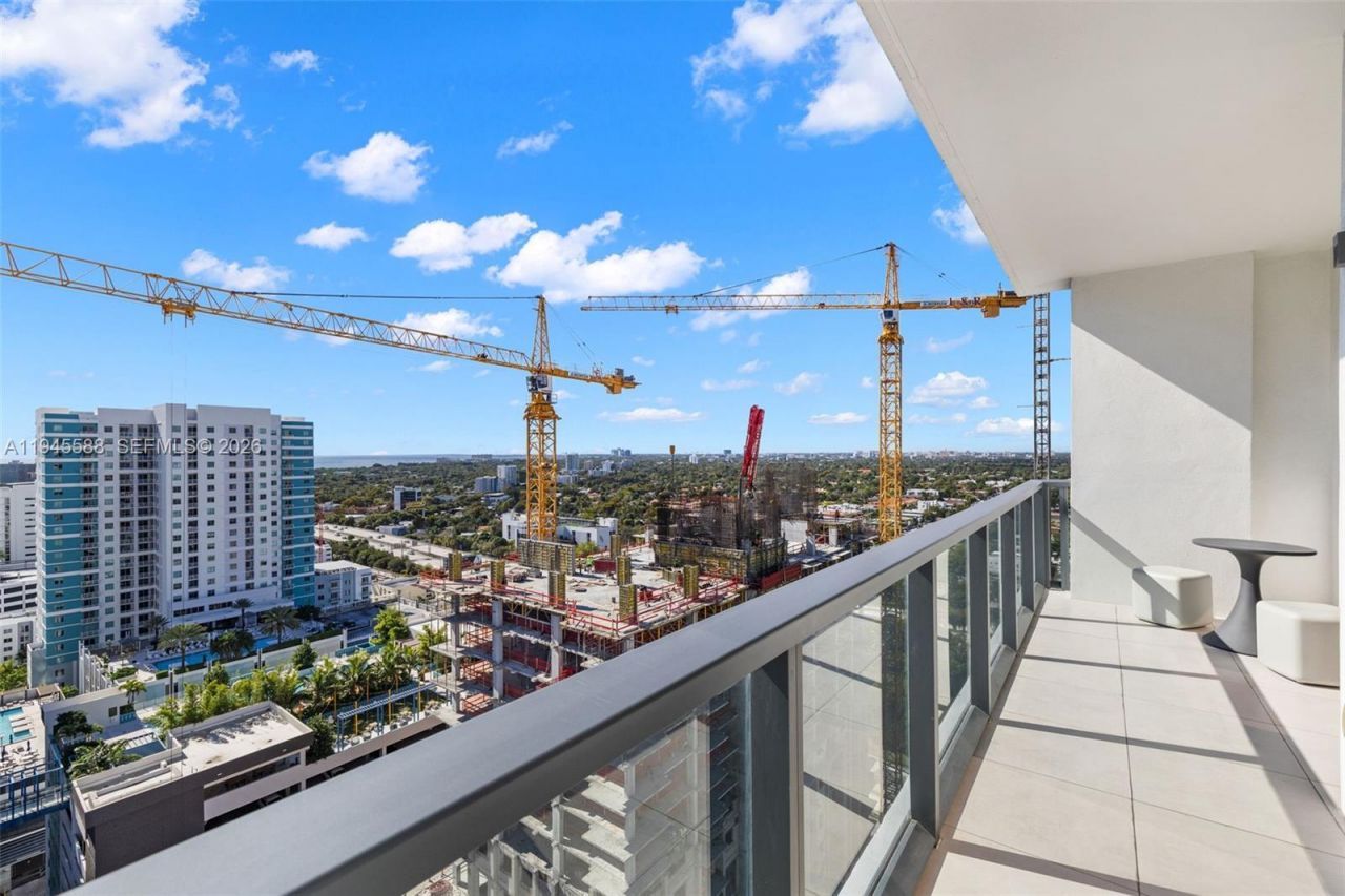 239 SW 9th St, Unit 2102, Miami, FL 33130 Photo