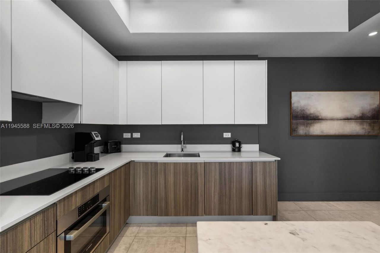 239 SW 9th St, Unit 2102, Miami, FL 33130 Photo