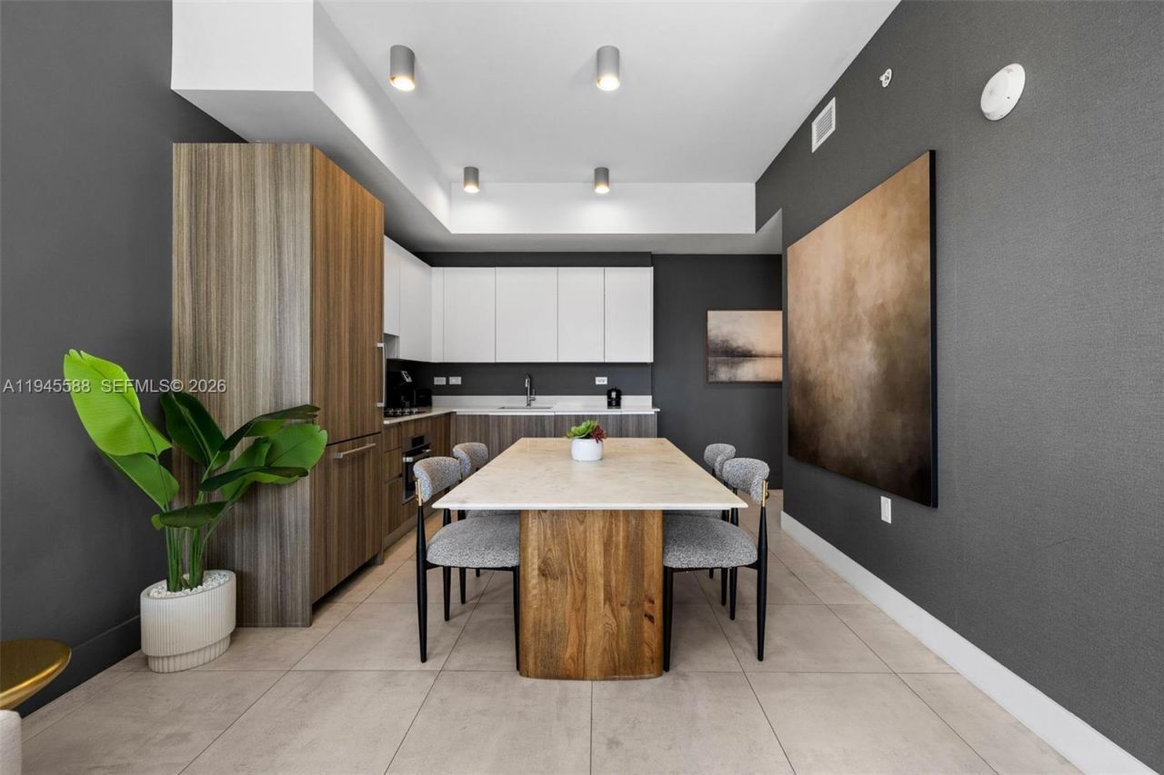 239 SW 9th St, Unit 2102, Miami, FL 33130 Photo