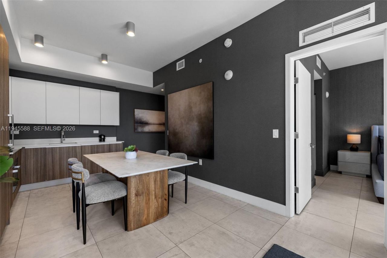 239 SW 9th St, Unit 2102, Miami, FL 33130 Photo