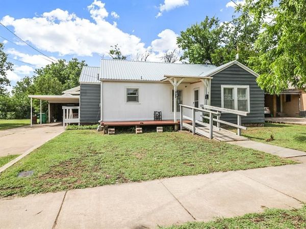 605 W Walnut Street , Coleman, TX 76834