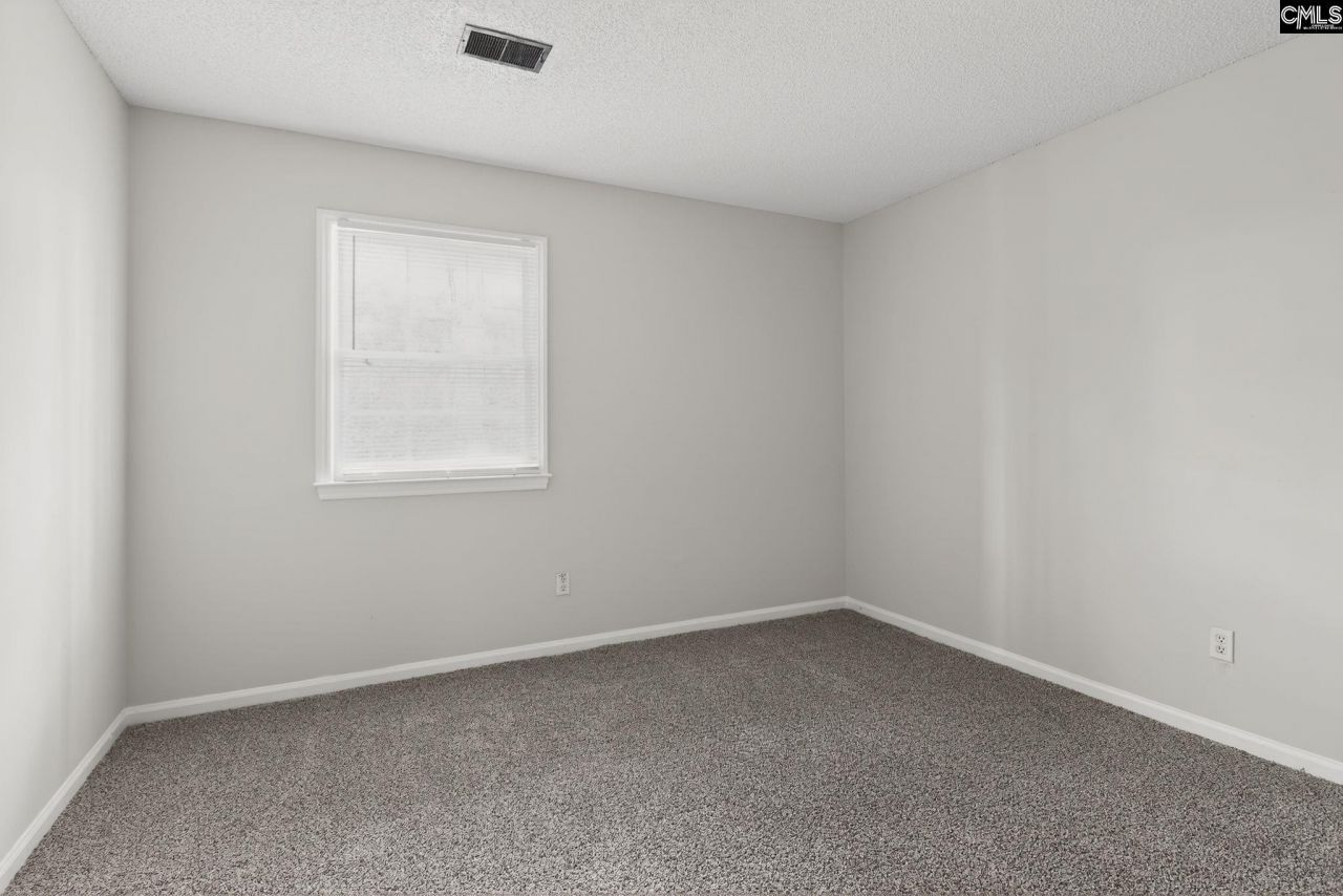 231 Pond Ridge Road E Photo 10