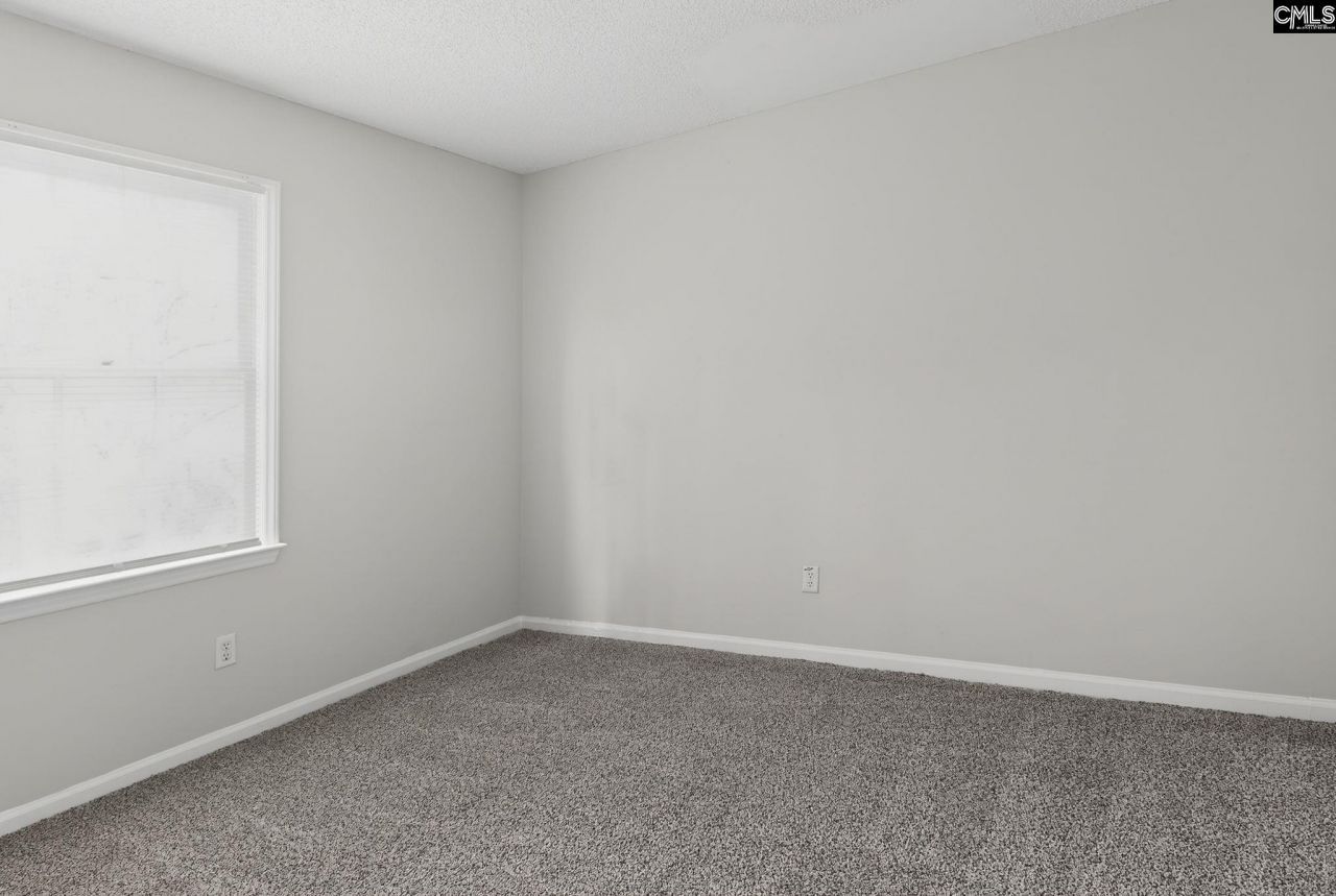 231 Pond Ridge Road E Photo 11