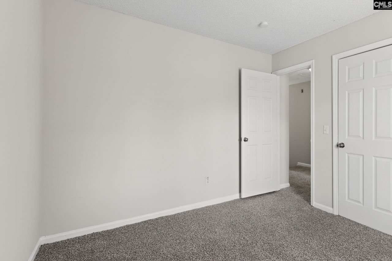 231 Pond Ridge Road E Photo 18