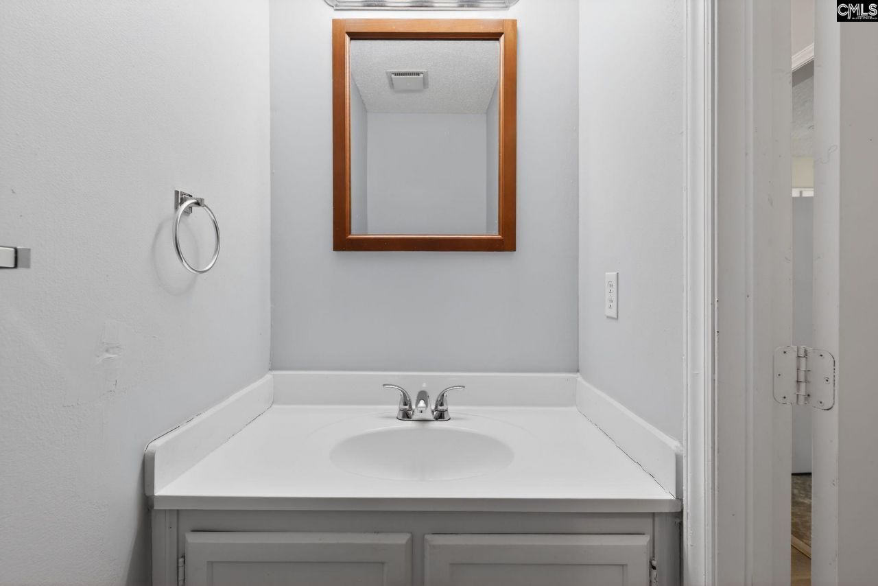 231 Pond Ridge Road E Photo 20