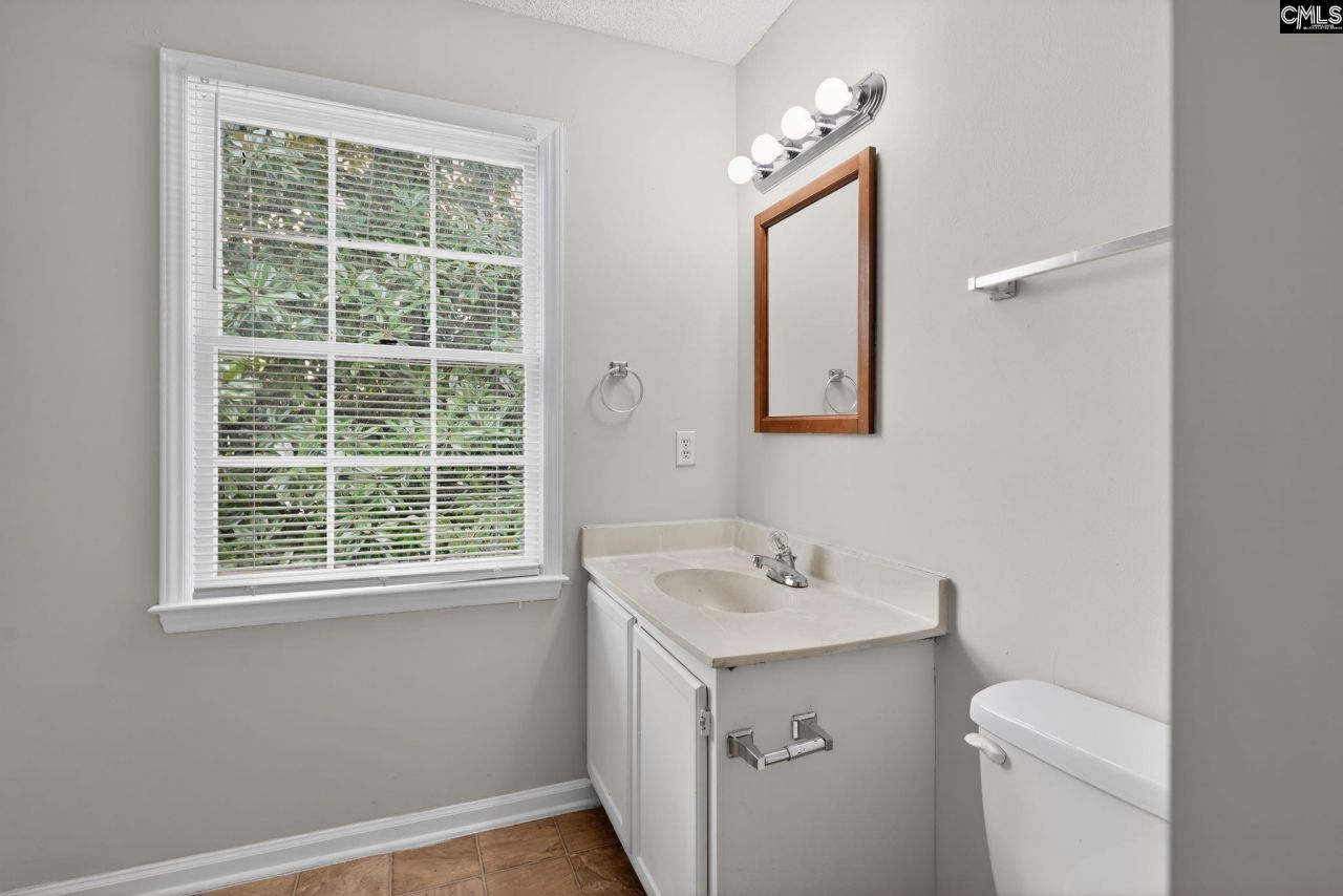 231 Pond Ridge Road E Photo 23