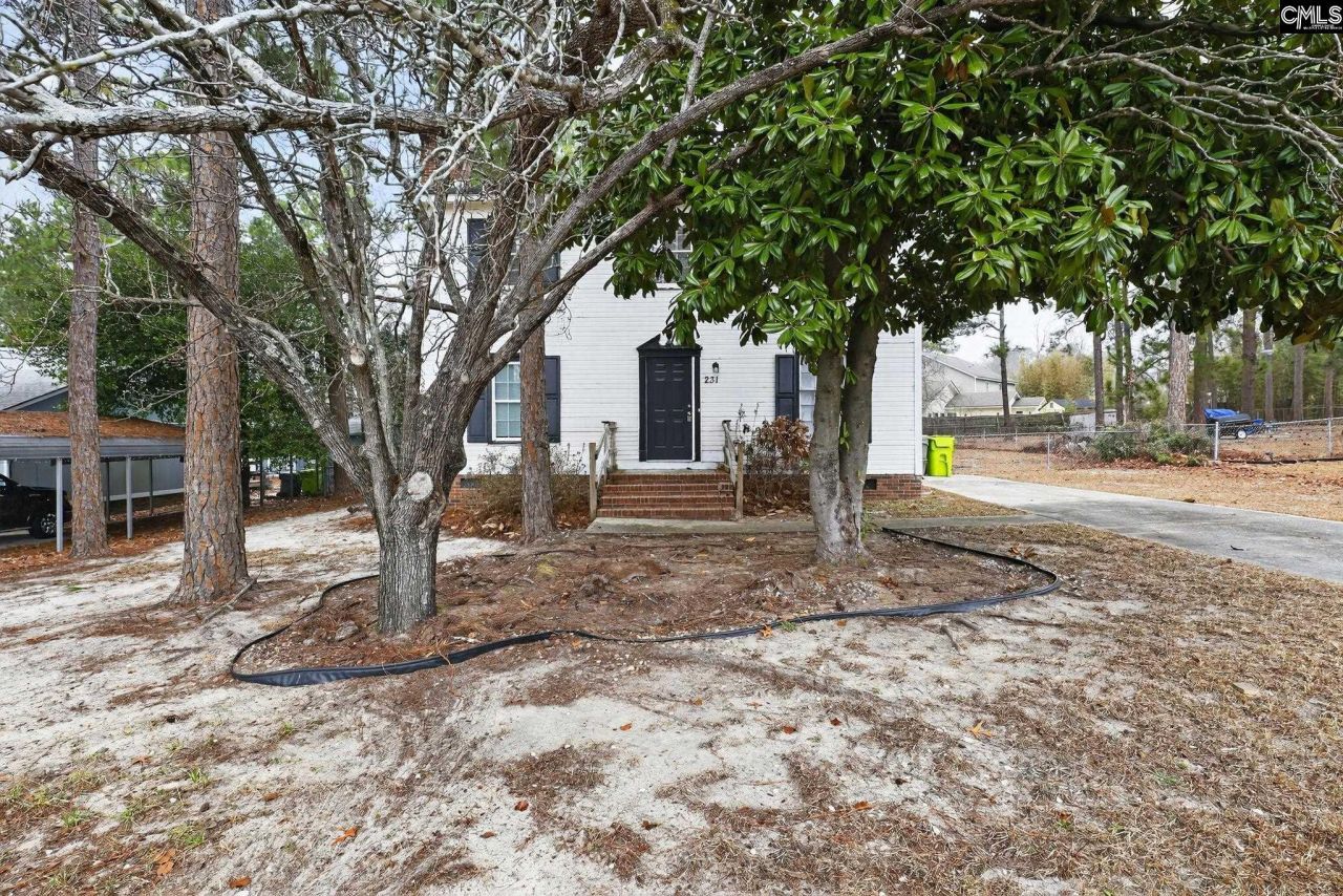 231 Pond Ridge Road E Photo 3