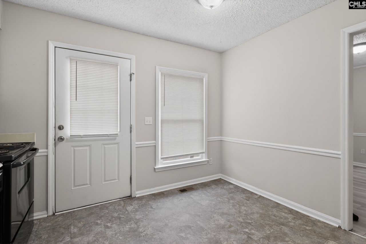 231 Pond Ridge Road E Photo 4