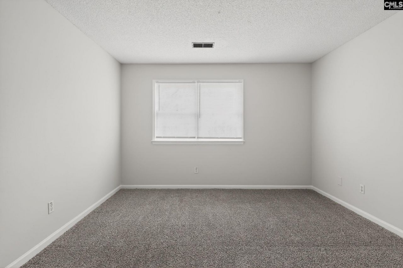 231 Pond Ridge Road E Photo 7